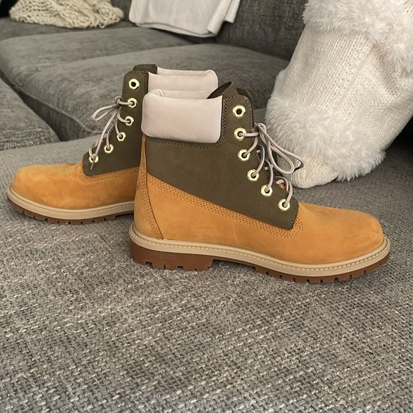 NWT TIMBERLAND Waterproof Boots! - Picture 11 of 12